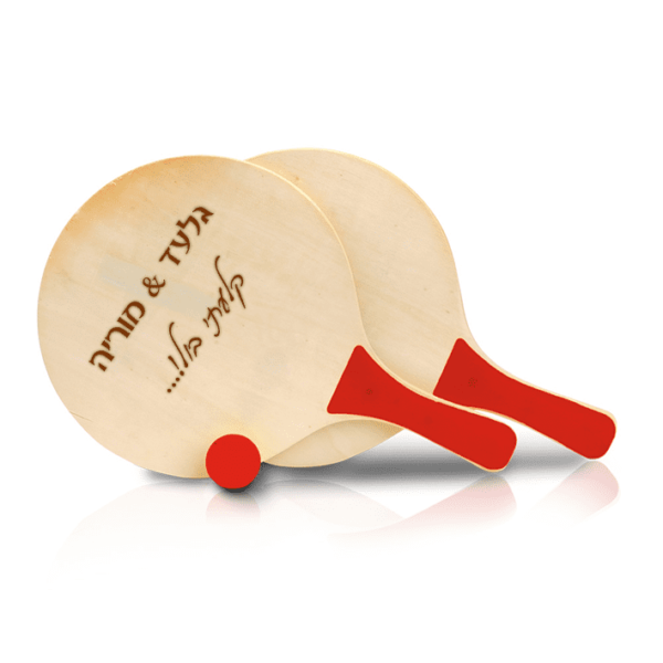 מטקות עם חריטה עברית